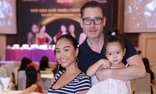 Đoan Trang được chồng con hộ tống đi dự họp báo