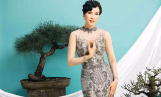 MC Thanh Mai mặc xuyên thấu khoe đường cong ở tuổi 44