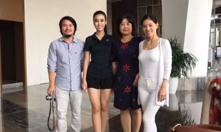 Hoa hậu Mỹ Linh hội ngộ mẹ và bà Phạm Kim Dung, đạo diễn Hoàng Nhật Nam.