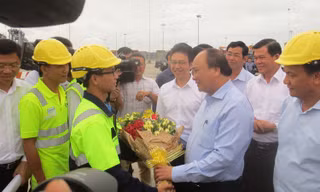 Thủ tướng Nguyễn Xuân Phúc làm việc tại cảng quốc tế Cái Mép.