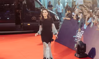 Thu Minh được đưa đến thảm đỏ MAMA 2017 bằng xe limousine hoành tráng.