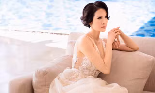 MC Thanh Mai khoe vẻ đẹp quên tuổi trên đất chùa Vàng