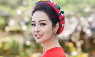 Jennifer Phạm đẹp rạng ngời làm MC tiệc chiêu đãi APEC