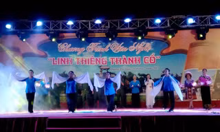 Chương trình văn nghệ Linh thiêng Thành Cổ và thả hoa đăng trên sông Thạch Hãn đêm 20/7/2017. ẢNH: B.N