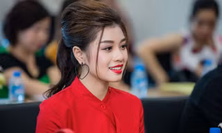 Sao Mai Thu Hằng đẹp cuốn hút