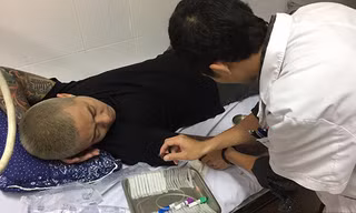 Tuấn Hưng nhập viện vì kiệt sức.