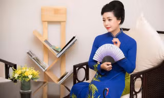NSƯT Chiều Xuân diện áo dài, đẹp ngỡ ngàng ở tuổi 50