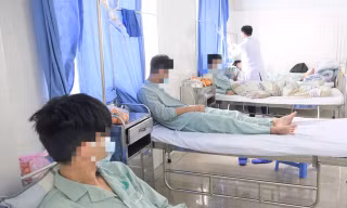 Bốn học sinh nhập viện cấp cứu sau khi hút thuốc lá điện tử