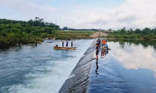 Vụ 7 học sinh bị lũ cuốn ở Quảng Ninh: Huy động hơn 1.000 người tìm kiếm nạn nhân mất tích