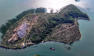 Hòn đảo tuyệt đẹp bị bỏ hoang hơn một thập kỷ ở Quảng Ninh