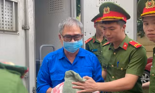 Ông Đỗ Hữu Ca tiều tụy trong phiên xử phúc thẩm