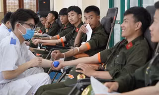 Hàng trăm chiến sĩ Cảnh sát Cơ động hiến máu cứu người