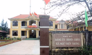 Trụ sở xã Ngư Thủy Trung – một trong những đơn vị hành chính cấp xã phải sắp xếp.