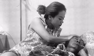 Nghệ sĩ Lê Bình ngày càng nguy kịch, con gái túc trực bên cạnh ngày đêm.