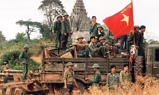 Quân tình nguyện Việt Nam tại Kampong Cham trước khi rút về nước năm 1989. Ảnh: Southeast Asia Globe.