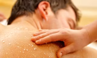 Triệu phú trắng tay bởi gái mát xa