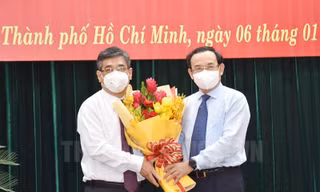 Ông Nguyễn Phước Lộc (trái). Ảnh: Thành uỷ TPHCM