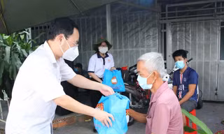 Phó Chủ tịch TPHCM đề nghị các phường hoàn tất chỉ trả các gói hỗ trợ