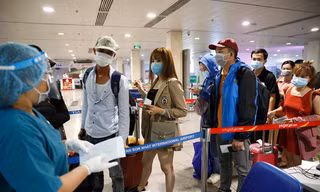 TPHCM kiến nghị tạm ngưng khai báo y tế với người nhập cảnh
