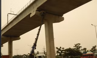 Thay gối cao su cho tuyến metro Bến Thành - Suối Tiên vừa bị rơi thế nào?