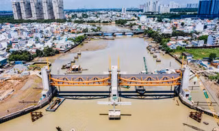 Siêu dự án chống ngập ách tắc, 3.800 lít dầu thủy lực bốc hơi 