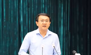 Đề xuất hỗ trợ điện thoại thông minh cho người nghèo ở TPHCM