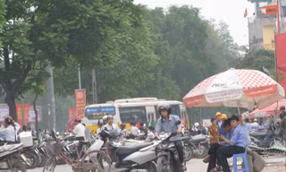 Siêu thị chiếm cả đường xe buýt