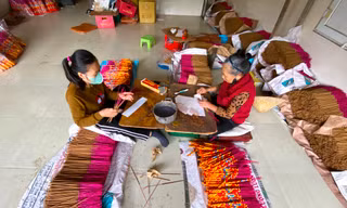 Làng làm hương 'chạy đua' với Tết