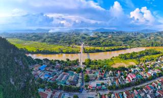 Cầu trăm tỉ làm xong phải rào lại vì "chưa có" đường dẫn