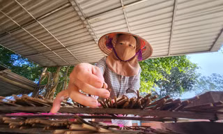 Làng nghề hương truyền thống hối hả vụ Tết