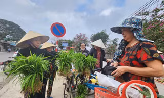Độc lạ phiên chợ một năm chỉ họp vài ngày ở Nghệ An