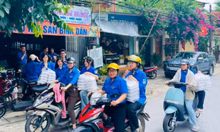 Tuổi trẻ Nghệ An tiếp sức kỳ thi tuyển sinh lớp 10: Hàng trăm suất cơm nghĩa tình tặng sĩ tử 