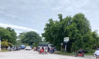 Mẹ bỏ con mới sinh vào thùng xốp thả trôi sông
