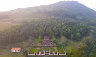 Khám phá thành cổ bị lãng quên trên núi Lam Thành