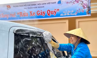 Thanh niên rửa xe, thu trăm triệu đồng gây quỹ từ thiện dịp Tết