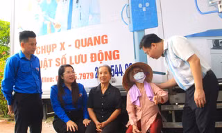 Chương trình 'Nắng mùa hạ' tại Nghệ An khám, cấp thuốc miễn phí cho hàng nghìn người dân