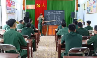 Lớp học tiếng Mông của cán bộ, chiến sĩ quân hàm xanh