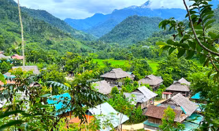 Độc đáo nếp nhà sàn làm từ gỗ quý hiếm ở ngôi làng Thái cổ tại Nghệ An