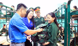 Chiến sĩ nhí Nghệ An phấn khởi bước vào khóa huấn luyện Học kỳ trong quân đội