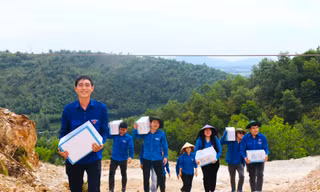 Ấm lòng bữa cơm tình nguyện trên công trường đường điện 500kV mạch 3