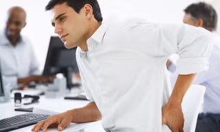 Ngồi quá nhiều dễ bị bệnh tim mạch, thoát vị đĩa đệm, thậm chí tử vong