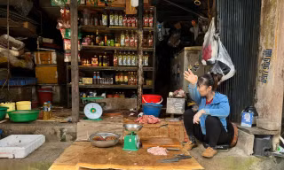 Trữ quá nhiều thực phẩm trong những ngày mưa bão tiềm ẩn rủi ro cho sức khoẻ