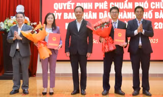 Trao quyết định phê chuẩn hai phó chủ tịch thành phố Bảo Lộc