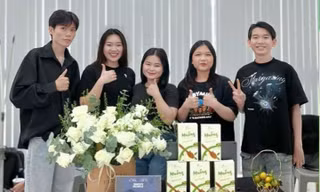 Nhóm sinh viên sáng chế muỗng nhựa sinh học từ vỏ quất