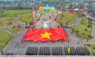 Hướng về Lễ Thượng cờ đặc biệt của Tiền Phong Marathon 2025