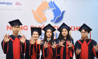Nâng bước thủ khoa 2024: Hành trình chắp cánh ước mơ cho các tài năng trẻ