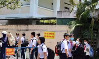 Khánh Hòa tăng cường kiểm soát hàng rong trước cổng trường sau nhiều vụ ngộ độc thực phẩm
