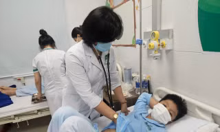 Số người nhập viện sau khi ăn cơm gà ở Nha Trang tăng chóng mặt