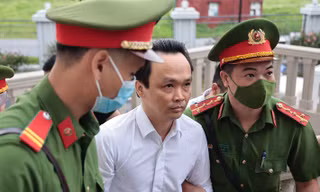 Ông Trịnh Văn Quyết cùng hai em gái chuẩn bị hầu tòa phúc thẩm