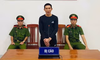 Nghịch tử dùng xăng đốt mẹ ruột trong cơn say bị tuyên phạt 17 năm tù